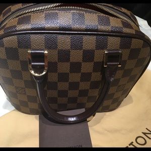 💕Authentic Louis Vuitton Damier  Sarria mini bag.